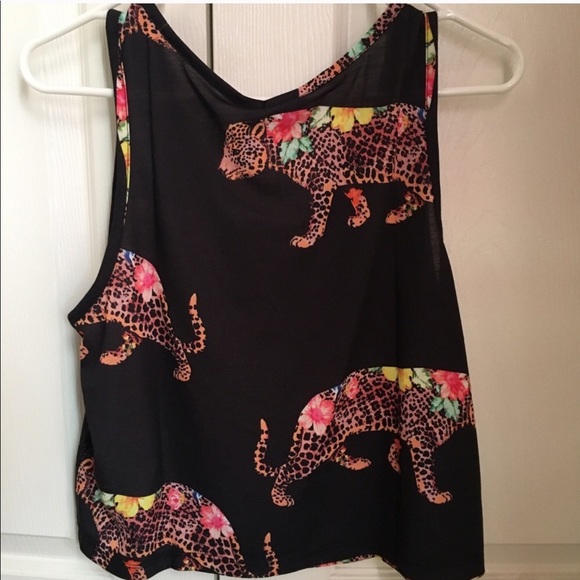 🔥🔥SUPER SALE🔥🔥PRICE FIRM✅ 👑Adidas Animal Print Oncanda Crop Top - Picture 2 of 10